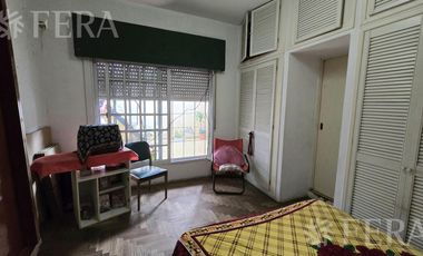Venta casa 3 ambientes con patio en Monte Chingolo