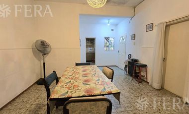 Venta casa 3 ambientes con patio en Monte Chingolo