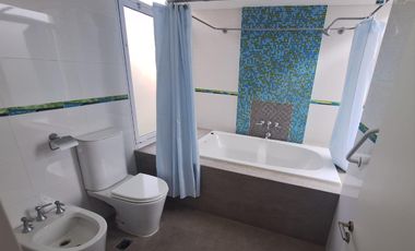 Moderna y funcional Casa en Alquiler en Barrio Privado Barrancas de San Isidro Impecable!