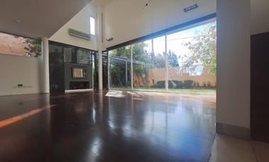 Moderna y funcional Casa en Alquiler en Barrio Privado Barrancas de San Isidro Impecable!