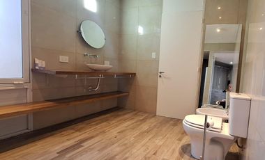 Moderna y funcional Casa en Alquiler en Barrio Privado Barrancas de San Isidro Impecable!