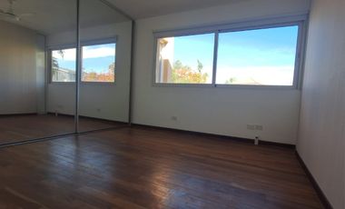 Moderna y funcional Casa en Alquiler en Barrio Privado Barrancas de San Isidro Impecable!