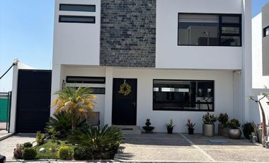 VENTA HERMOSA CASA EN FRACC. AMBAR, CORREGIDORA, QUERETARO