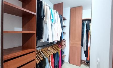 Se Alquila Hermoso Apartamento Dúplex En Menga, Quinto Piso Con Ascensor