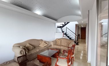 Se Alquila Hermoso Apartamento Dúplex En Menga, Quinto Piso Con Ascensor