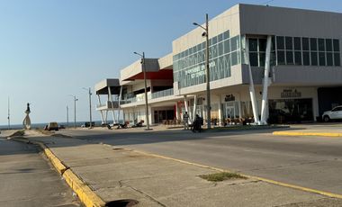 Locales en Renta Plaza 104, Malecón Costero Esq. Abraham Zabludovsky. Coatzacoalcos, Ver.