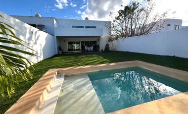 Renta Casa en Cholul de 4 recámaras Amueblada y con Piscina