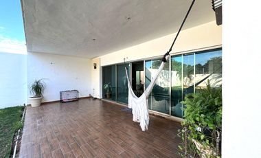 Renta Casa en Cholul de 4 recámaras Amueblada y con Piscina