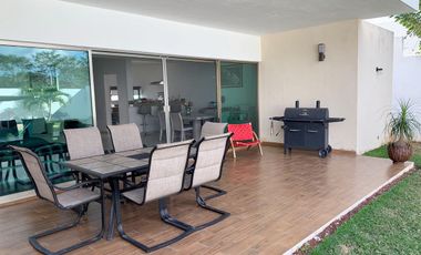 Renta Casa en Cholul de 4 recámaras Amueblada y con Piscina