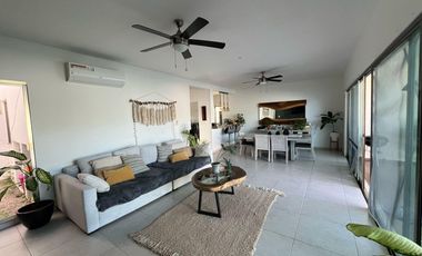 Renta Casa en Cholul de 4 recámaras Amueblada y con Piscina
