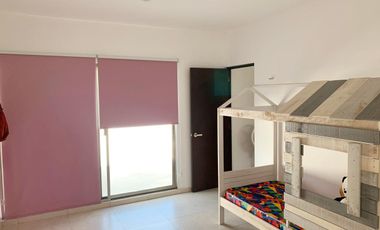 Renta Casa en Cholul de 4 recámaras Amueblada y con Piscina