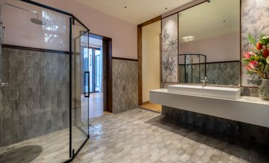 Brand-New 5-Bedroom Luxury Home in Saraphi Chiang Mai