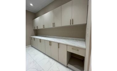 VENTA CONSULTORIO-OFICINA EN TOWN CENTER COSTA DEL ESTE KAF