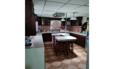 VENTA DE CASA DOS NIVELES AMOBLADA EN PANAM
