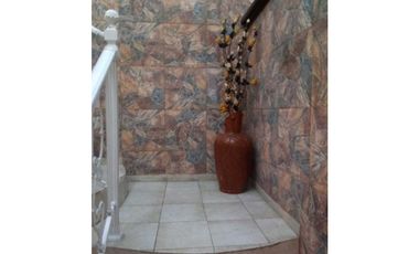 VENTA DE CASA DOS NIVELES AMOBLADA EN PANAM