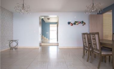 Remate: Venta de Casa en Versalles, Ph Reservas de Versalles.