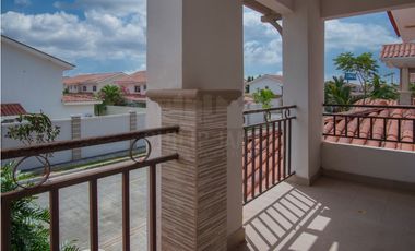 Remate: Venta de Casa en Versalles, Ph Reservas de Versalles.