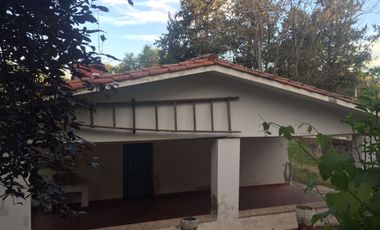 V80. TALA HUASI. CASA CON GRAN TERRENO SOBRE AV PRINCIPAL