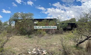 LE158. CUESTA BLANCA. LOTE C/ CONSTRUCCION Y SERVICIO DE AGUA. 1390 MT2.