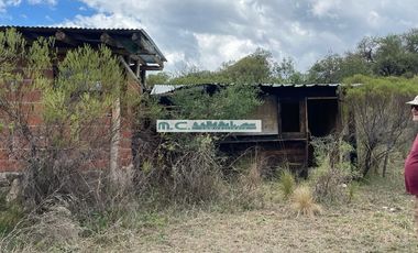 LE158. CUESTA BLANCA. LOTE C/ CONSTRUCCION Y SERVICIO DE AGUA. 1390 MT2.
