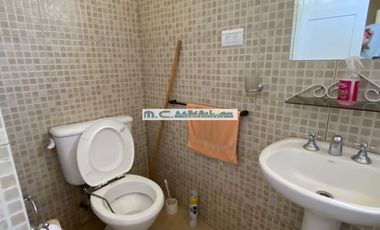 AT145. 2PAX.  DPTO CÉNTRICO UN DORMITORIO, COCINA, BAÑO, COCHERA Y ASADOR