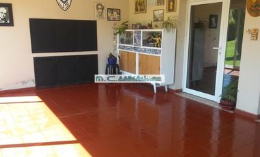 V184. MAYU SUMAJ. CASA 3 DORM. (1 EN SUITE) B° CERRADO C/ PILETA Y QUINCHO.