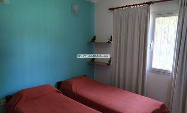 V184. MAYU SUMAJ. CASA 3 DORM. (1 EN SUITE) B° CERRADO C/ PILETA Y QUINCHO.