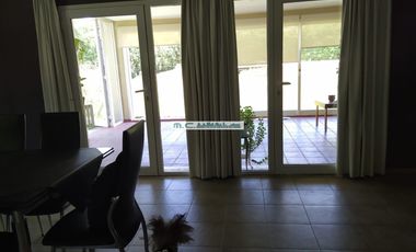 V184. MAYU SUMAJ. CASA 3 DORM. (1 EN SUITE) B° CERRADO C/ PILETA Y QUINCHO.