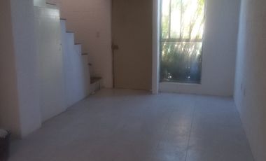SE RENTA CASA DE 2 NIVELES TULTITLAN CERCA DE PLAZA JARDINES