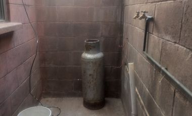 SE RENTA CASA DE 2 NIVELES TULTITLAN CERCA DE PLAZA JARDINES