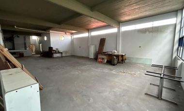 Depósito lote propio - 590 m2 aprox. - Entrada camión - Montacarga
