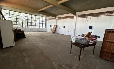 Depósito lote propio - 590 m2 aprox. - Entrada camión - Montacarga