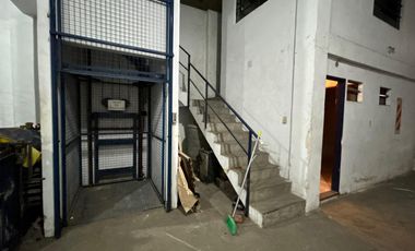 Depósito lote propio - 590 m2 aprox. - Entrada camión - Montacarga