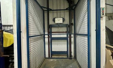 Depósito lote propio - 590 m2 aprox. - Entrada camión - Montacarga
