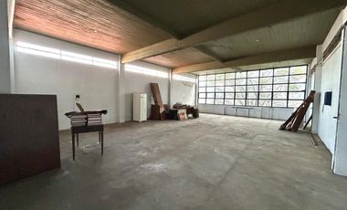 Depósito lote propio - 590 m2 aprox. - Entrada camión - Montacarga