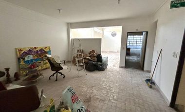 Depósito lote propio - 590 m2 aprox. - Entrada camión - Montacarga