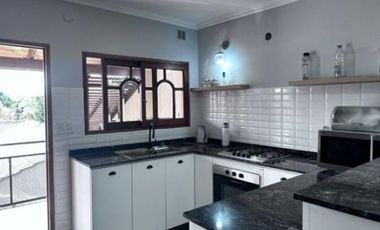 Casa 6 ambientes en Adrogué, oportunidad venta