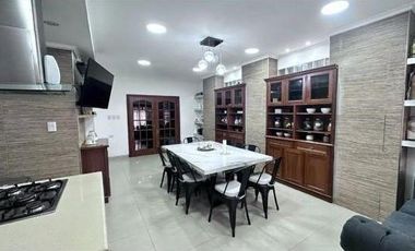 Casa 6 ambientes en Adrogué, oportunidad venta