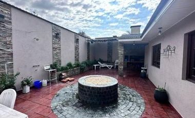 Casa 6 ambientes en Adrogué, oportunidad venta