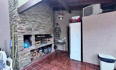 Casa 6 ambientes en Adrogué, oportunidad venta