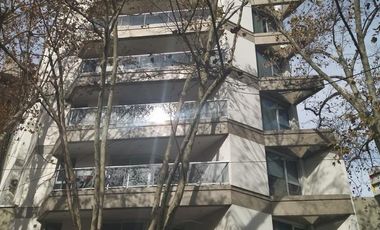DEPARTAMENTO DE UN DORMITORIO CON COCHERA EN CENTRO DE LA PLATA - DIAGONAL 77 ENTRE 8 Y 43