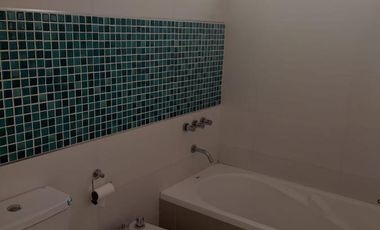 DEPARTAMENTO DE UN DORMITORIO CON COCHERA EN CENTRO DE LA PLATA - DIAGONAL 77 ENTRE 8 Y 43
