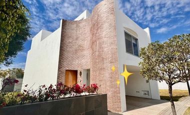 CASA EN RENTA EN PUEBLA EN LOMAS DE ANGELÓPOLIS