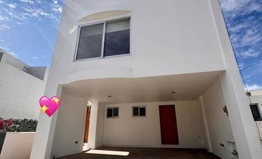 CASA EN RENTA EN PUEBLA EN LOMAS DE ANGELÓPOLIS