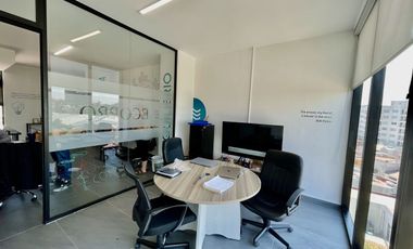 Oficina con inquilino en venta en Ciudad Granja en edificio B central 207