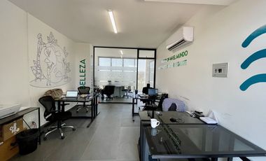 Oficina con inquilino en venta en Ciudad Granja en edificio B central 207