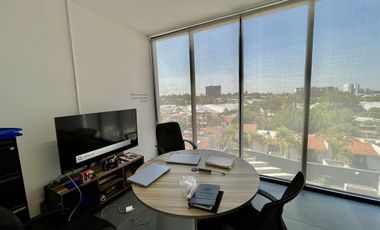 Oficina con inquilino en venta en Ciudad Granja en edificio B central 207