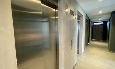 Oficina con inquilino en venta en Ciudad Granja en edificio B central 207
