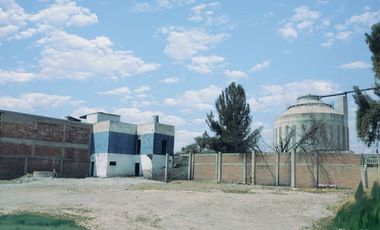¡Terreno Industrial de 3 Hectáreas plano y bardeado!