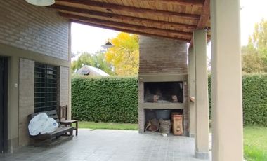 Hermosa Propiedad En Venta En Inmejorable Ubicación. Villa 25 De Mayo